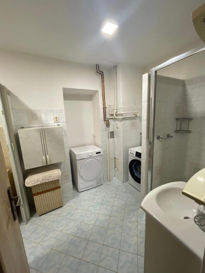 Pod Chlumem Apartment *
